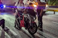 Motociclista se salva de morir tras ser embestido en la avenida Cuatro Carriles en Ciudad del Carmen
