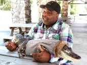 Walmart bans Pennsylvania man’s emotional support alligator