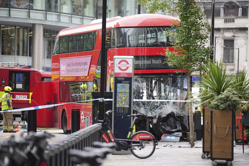 15 hospitalizados tras accidente de autobús de dos pisos cerca de la estación Victoria en Londres