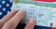 Se confirma la mejor noticia para inmigrantes: Este importante documento permite salir temporalmente de EE. UU. a quienes tengan green card