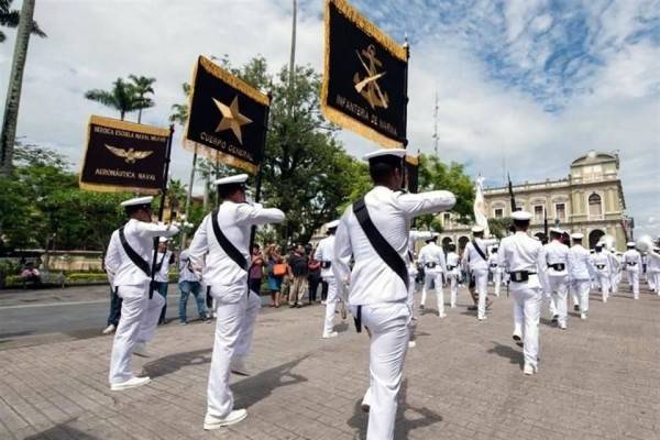 Médico naval que validó huachicol fue ascendido por 'mérito'