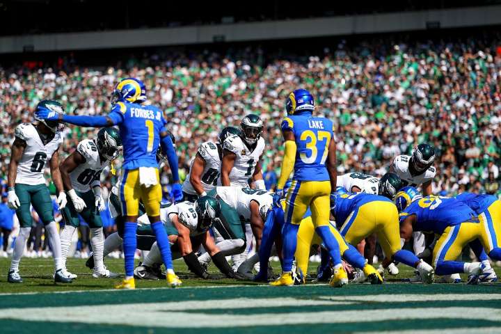 Eagles' opening TD drive vs. Rams features 2 tush pushes, 2 apparent false starts
