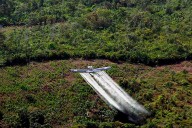 Petro propone reanudar fumigación aérea contra cultivos ilícitos ante ataques al Ejército