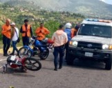 Cinco lesionados en choque de moto con tres bicicletas en el Faro de la Marina