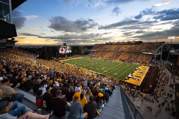 Cowboys Dominate Northern Iowa 31-7 Behind Defense, Balanced Offense