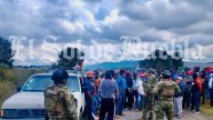 Encapuchados y armados bloquean accesos a granjas en Cañada Morelos