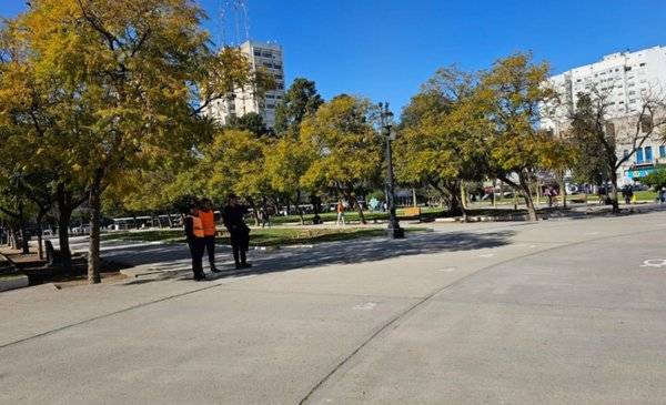 Apuñalado en la Plaza Rivadavia: "Es una herida penetrante y profunda", dijo una médica