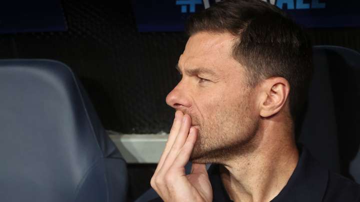 El Real Madrid gana en Almaty y le regalan un pez a Xabi Alonso en la rueda de Prensa