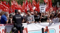 Cientos de personas se concentran ante el Congreso para defender la reducción de jornada