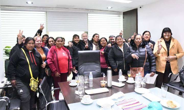 El jefe de Gabinete Ferreira recibió a mujeres indígenas en su día