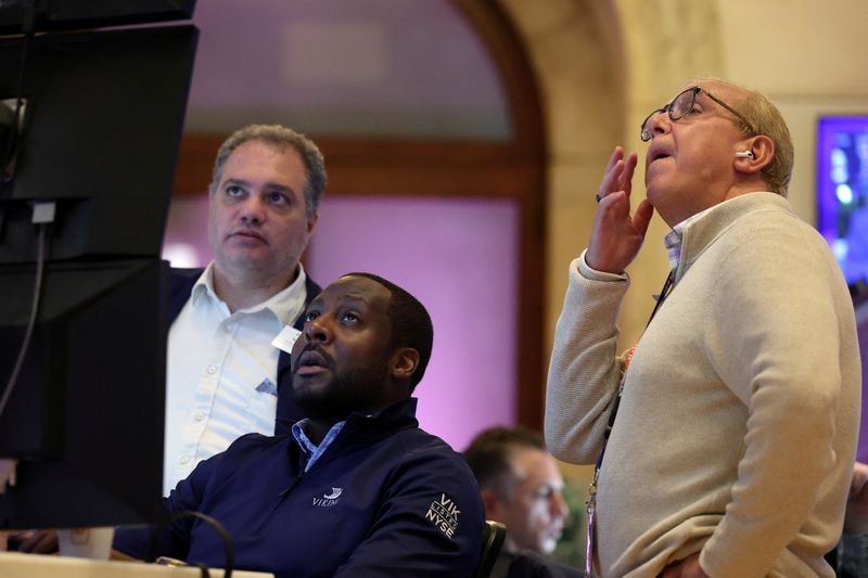 Investors seek Fed's view of shaky labor market as rate cut looms