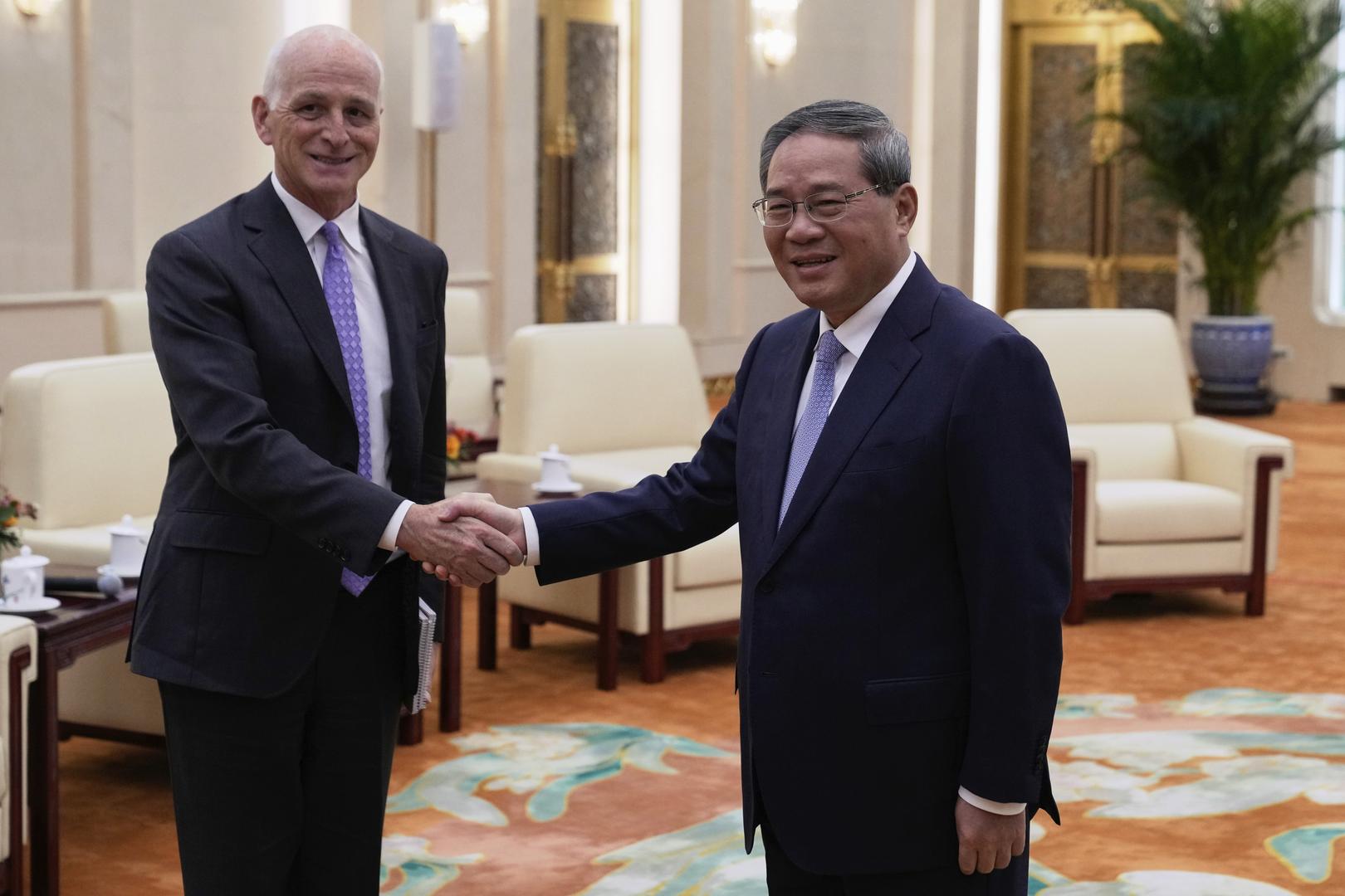US lawmakers push for military dialogue in a rare China visit