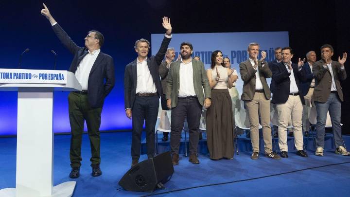 Feijoo se 'moja' en Murcia por el trasvase delante de Azcón: "hay que traer el agua de donde sobra"