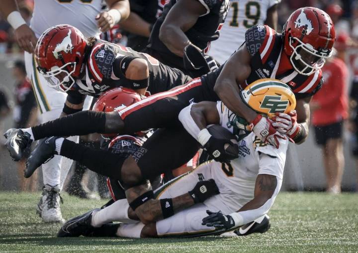Red-hot Stampeders show no mercy on defence in dominating Elks 28