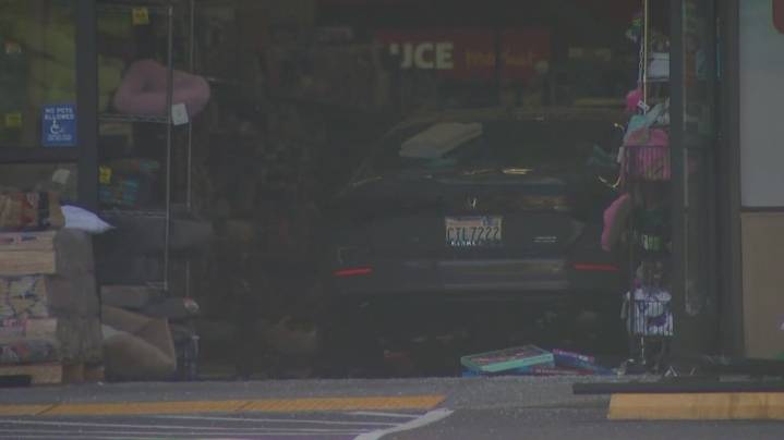 Car crashes into Kirkland Grocery Outlet, 1 dead