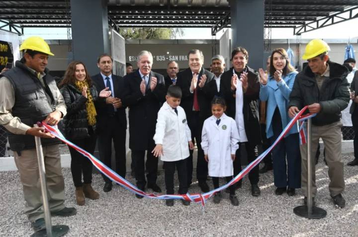El gobernador Zamora inauguró una escuela y un jardín en la localidad de San Francisco