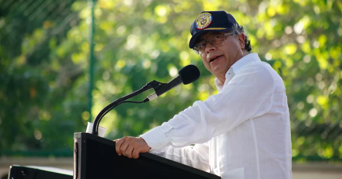 Petro insiste que embarcación en el Caribe no debió ser bombardeada por EE. UU.