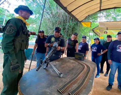 Chavismo moviliza a trabajadores de la Alcaldía de Caracas para manipulación de armamento en medio de crecientes tensiones con EE. UU.