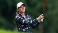 Sarah Schmelzel shares lead in Arkansas; new mom Alison Lee one back
