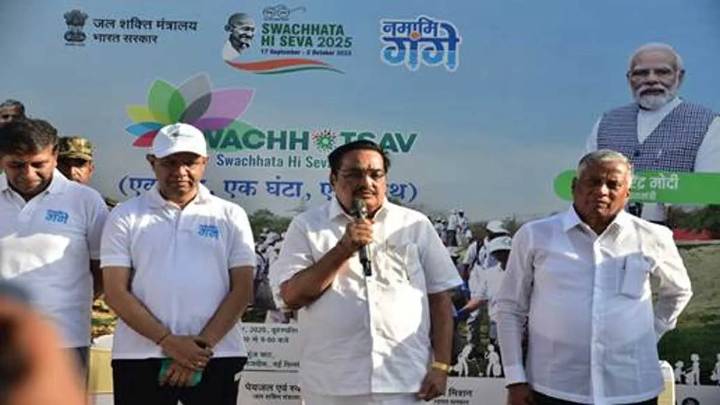 C.R. Patil Leads River Cleanup Drive at Kalindi Kunj as Part of Namami Gange