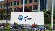 Acuerdan Trump y Pfizer bajar precios de medicamentos
