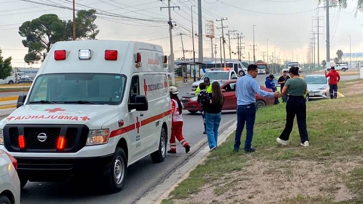 Choque múltiple en el bulevar Fundadores deja dos mujeres lesionadas