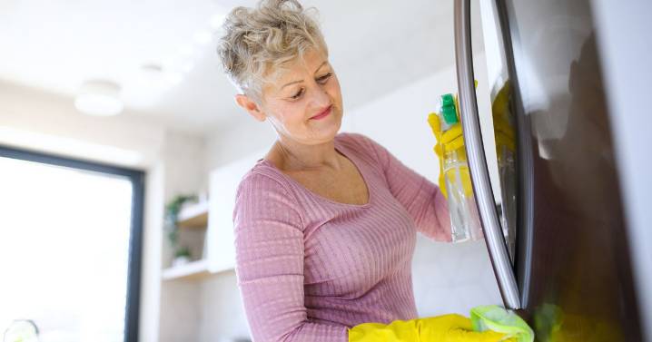 'I'm a pro cleaner - my DIY spray banishes bad kitchen smells'