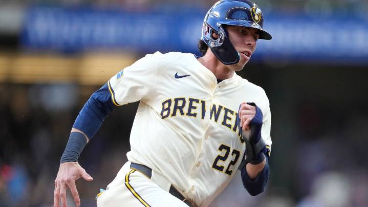 Brewers, Yelich scratched with back issue before Phillies game, not expected out long