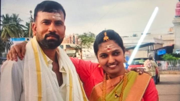 Man stabs wife 11 times at bus stop in Bengaluru, daughter witnesses attack