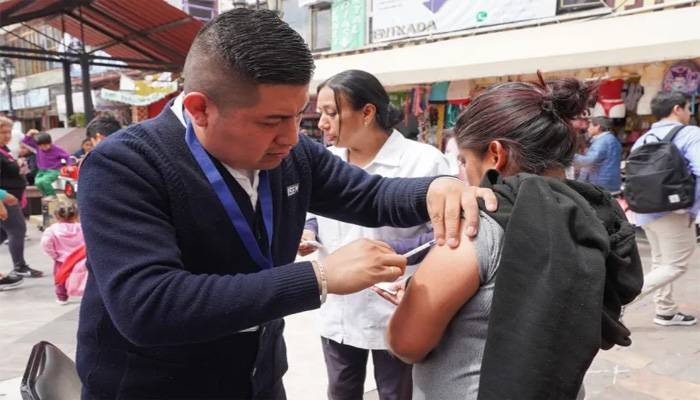 La Paz y el IMSS-Bienestar aplican vacunas contra el sarampión