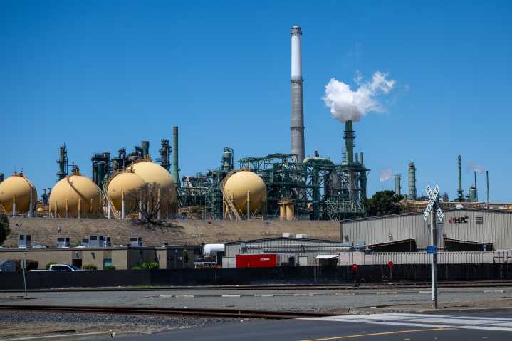 California Lawmakers Reach Last-Minute Deals on Climate, Energy