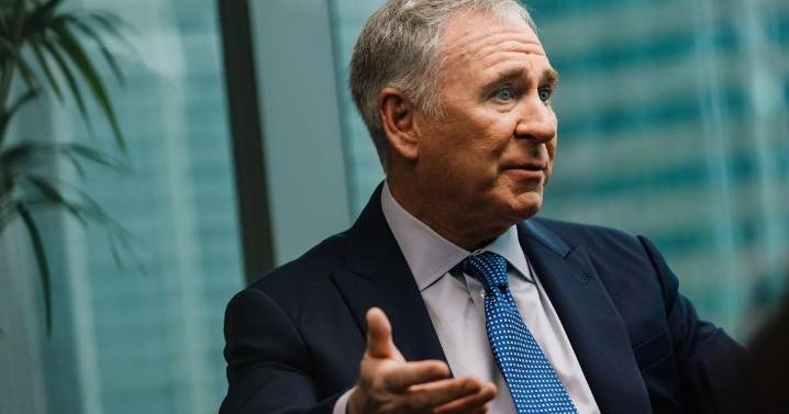 Billionaire CEO who voted for Trump sounds the alarm on Fed attacks