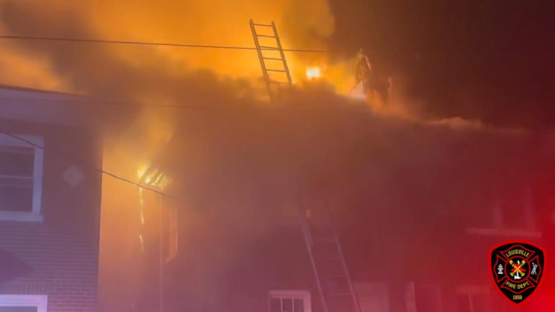 Louisville firefighters extinguish apartment fire in Shawnee neighborhood