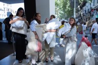 El mercadillo más deseado y exitoso de Madrid: los compradores arrasan en el Hotel Reina Victoria