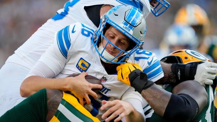 Lions falter in opener; Campbell calls issues 'correctable'