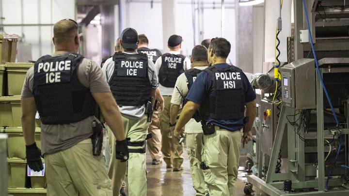 La Corte Suprema revoca un fallo anterior y permite reanudar las detenciones de inmigrantes ilegales en LA
