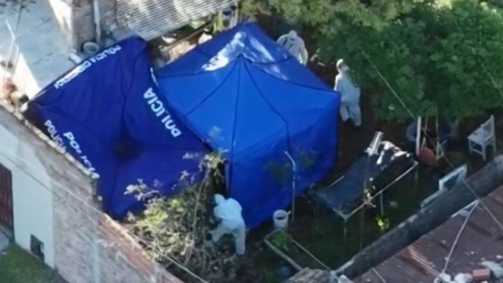 Son tres los cuerpos hallados en la casa allanada por las chicas desaparecidas de Ciudad Evita