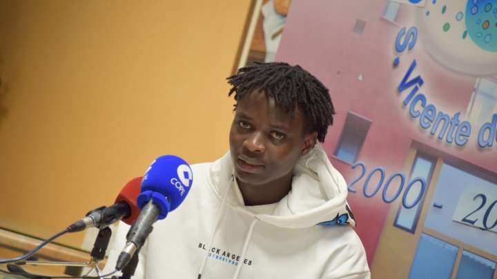 La historia de Ibrahima Diouf, siete días en un cayuco por el Atlántico para cumplir su sueño: "Venía con mi hermana pequeña y por la noche yo no dormía"