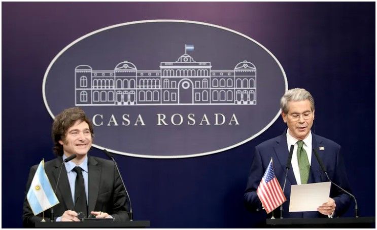 Javier Milei ratificó que el Gobierno defenderá el techo de la banda y anticipó un salvataje del Tesoro de Estados Unidos