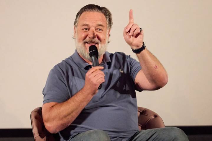 Russell Crowe Boasts of Kryptonian Endurance