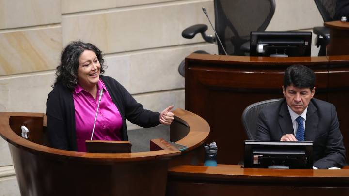 “Saboteo en debate de aprobación del monto del presupuesto 2026″, señala la senadora Angélica Lozano. ¿Quién deshizo el cuórum?