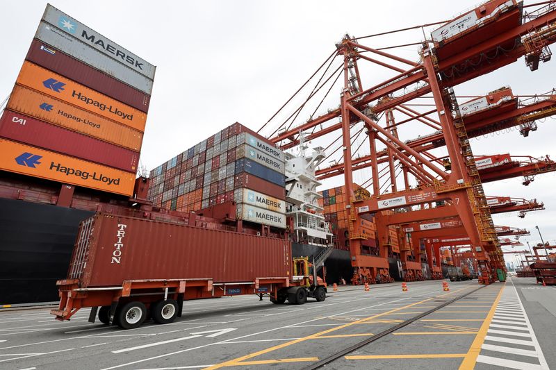 Canada's trade deficit in July narrows as exports to the US rise