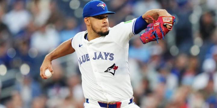 José Berríos sharp in bid for Blue Jays' postseason rotation