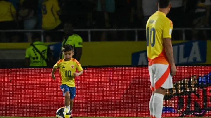 James Rodríguez y el tierno momento que compartió con su hijo Samuel en la cancha