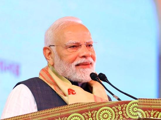 PM Modi prays to Goddess Chandraghanta on third day of Navratri Photo Source: ANI [ FULL VIEW ]