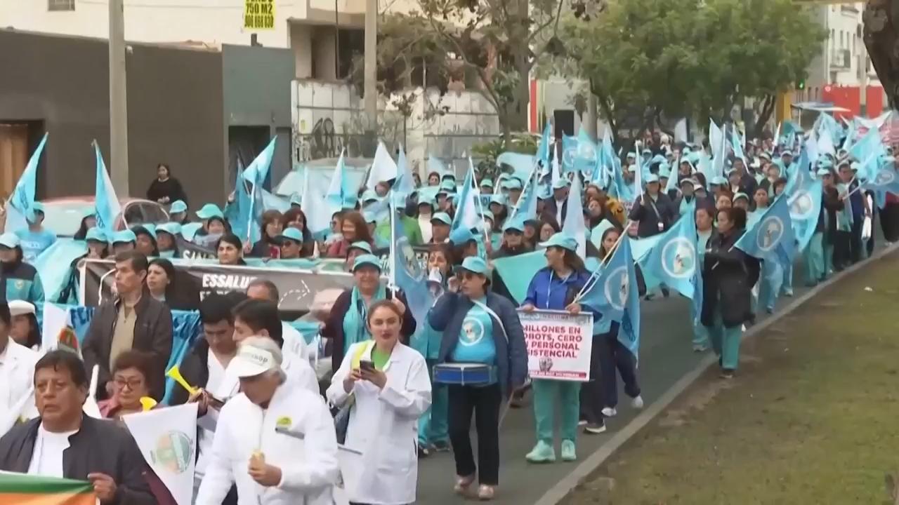 Nurses in Peru take to the streets over crisis in public health system