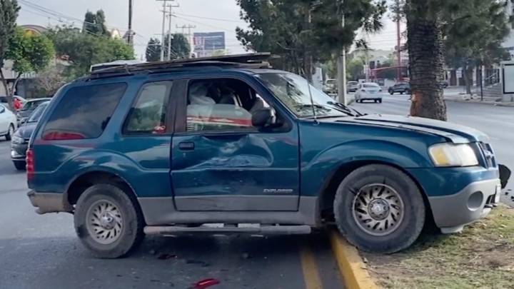 Se queda sin frenos y se estrella contra árbol en bulevar Venustiano Carranza