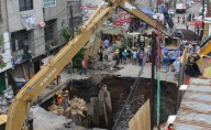 Comienzan trabajos para arreglar socavón en Iztapalapa, alcanzó 10 metros de diámetro