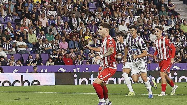 Guille Rosas deja al Sporting con diez... y empata Embarba