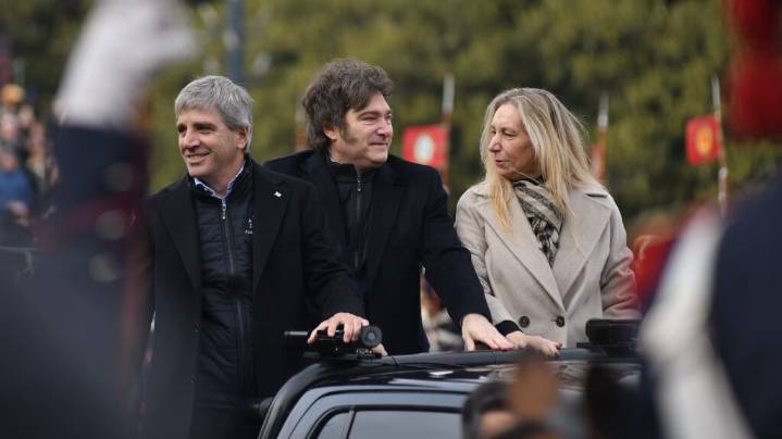 Pese a la derrota, Milei descarta avanzar con cambios en el Gobierno y ata su suerte al equipo económico